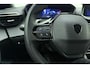 Peugeot 2008 1.2 Hybrid 145 Allure | Climate & Cruise Control | Parkeersensoren voor + achter | AppleCarplay/Android Auto |