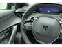 Peugeot 2008 1.2 Hybrid 145 Allure | Climate & Cruise Control | Parkeersensoren voor + achter | AppleCarplay/Android Auto |