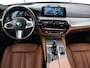 BMW 5-Serie 520i M Sport | Panoramadak | Head-Up | 360 Camera | Leder | Stoelverwarming | Carplay | Sfeerverlichting | Full LED | Park Assist | DAB | Live Cockpit | Sportstoelen | Navigatie | Dodehoek detectie