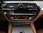 BMW 5-Serie 520i M Sport | Panoramadak | Head-Up | 360 Camera | Leder | Stoelverwarming | Carplay | Sfeerverlichting | Full LED | Park Assist | DAB | Live Cockpit | Sportstoelen | Navigatie | Dodehoek detectie
