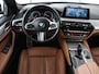 BMW 5-Serie 520i M Sport | Panoramadak | Head-Up | 360 Camera | Leder | Stoelverwarming | Carplay | Sfeerverlichting | Full LED | Park Assist | DAB | Live Cockpit | Sportstoelen | Navigatie | Dodehoek detectie