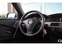 BMW 5-Serie 520i | NL auto | Cruise control | HiFi audio | 18 inch | Trekhaak afneembaar | Regensensor | iDrive | Parkeersensoren | Automatische lichtschakelaar