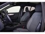 Volvo XC40 B3 Plus Black Edition - Panorama/schuifdak - IntelliSafe Assist & Surround - 360º Camera - Harman/Kardon audio - Verwarmde voorstoelen & stuur - Parkeersensoren voor & achter - Elektr. bedienb. voorstoelen met geheugen links - Draadloze tel. lader - Extra getint glas - 20' LMV