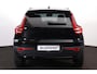 Volvo XC40 B3 Ultra Black Edition - Panorama/schuifdak - IntelliSafe Assist & Surround - 360º Camera - Harman/Kardon audio - LED Pixel koplampen - Verwarmde voorstoelen & stuur - Parkeersensoren voor & achter - Elektr. bedienb. voorstoelen met geheugen links - Draadloze tel. lader - Extra getint glas - Elektr. inklapbare trekhaak - 20' LMV
