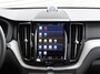 Volvo XC60 2.0 T8 Plug-in hybrid AWD Ultra Dark Automaat / Panoramadak / Bowers & Wilkins audio / 21" velgen / Trekhaak / Gelaagde ramen / Privacy Glass / 360* camera