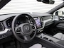 Volvo XC60 2.0 T8 Plug-in hybrid AWD Ultra Dark Automaat / Panoramadak / Bowers & Wilkins audio / 21" velgen / Trekhaak / Gelaagde ramen / Privacy Glass / 360* camera