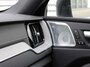 Volvo XC60 2.0 T8 Plug-in hybrid AWD Ultra Dark Automaat / Panoramadak / Bowers & Wilkins audio / 21" velgen / Trekhaak / Gelaagde ramen / Privacy Glass / 360* camera