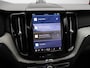 Volvo XC60 2.0 T8 Plug-in hybrid AWD Ultra Dark Automaat / Panoramadak / Bowers & Wilkins audio / 21" velgen / Trekhaak / Gelaagde ramen / Privacy Glass / 360* camera