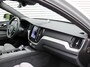 Volvo XC60 2.0 T8 Plug-in hybrid AWD Ultra Dark Automaat / Panoramadak / Bowers & Wilkins audio / 21" velgen / Trekhaak / Gelaagde ramen / Privacy Glass / 360* camera