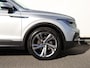 Volkswagen Tiguan 1.5 TSI Life Business 130 pk | Trekhaak | Ergo-Stoelen | Stoel- en stuurverwarming | Camera | Keyless | 19 inch Velgen | Navigatie | Elektr. Achterklep