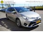 Toyota Avensis Touring Sports 1.8 VVT-I 147PK AUTOMAAT EXECUTIVE BUSINESS PANORAMADAK TREKHAAK CAMERA LEDER-ALCANTARA STOELVERWARMING NAVI ECC AIRCO CRUISECONTROL XENON-LED ENZ...