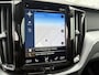 Volvo XC60 2.0 T5 Momentum Pro | Trekhaak | Keyless Entry | Elektrische Achterklep | Lichtmetalen Velgen 19 inch | Stoelverwarming voor en achter | Parkeerverwarming | Achteruitrijcamera | DAB
