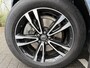 Volvo XC60 2.0 T5 Momentum Pro | Trekhaak | Keyless Entry | Elektrische Achterklep | Lichtmetalen Velgen 19 inch | Stoelverwarming voor en achter | Parkeerverwarming | Achteruitrijcamera | DAB
