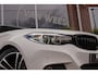 BMW 3-Serie Gran Turismo 320i High Executive M-sport | NL auto | Facelift | Carplay | Sportstoelen | Memory | Panoramadak | 19 inch | Spiegelpakket | Climate control | PDC | Navigatie