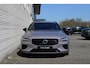 Volvo V60 2.0 T6 Plug-in hybrid AWD Plus Dark | Adaptive Cruise Control & Pilot Assist | Premium audio by Harman Kardon | Elektrisch verstelbare bestuurders- en passagiersstoel met geheugen | Keyless entry | Google Services | Start/stop systeem | Rondomzicht camera | Trekhaak semi-elektrisch uitklapbaar | Apple carplay & Android Auto | Dodehoekdetectie met correctie |