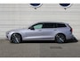Volvo V60 2.0 T6 Plug-in hybrid AWD Plus Dark | Adaptive Cruise Control & Pilot Assist | Premium audio by Harman Kardon | Elektrisch verstelbare bestuurders- en passagiersstoel met geheugen | Keyless entry | Google Services | Start/stop systeem | Rondomzicht camera | Trekhaak semi-elektrisch uitklapbaar | Apple carplay & Android Auto | Dodehoekdetectie met correctie |