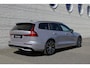 Volvo V60 2.0 T6 Plug-in hybrid AWD Plus Dark | Adaptive Cruise Control & Pilot Assist | Premium audio by Harman Kardon | Elektrisch verstelbare bestuurders- en passagiersstoel met geheugen | Keyless entry | Google Services | Start/stop systeem | Rondomzicht camera | Trekhaak semi-elektrisch uitklapbaar | Apple carplay & Android Auto | Dodehoekdetectie met correctie |