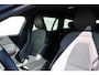 Volvo V60 2.0 T6 Plug-in hybrid AWD Plus Dark | Adaptive Cruise Control & Pilot Assist | Premium audio by Harman Kardon | Elektrisch verstelbare bestuurders- en passagiersstoel met geheugen | Keyless entry | Google Services | Start/stop systeem | Rondomzicht camera | Trekhaak semi-elektrisch uitklapbaar | Apple carplay & Android Auto | Dodehoekdetectie met correctie |