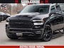 Dodge Ram RAM VOL | BLACK ON BLACK | LUCHTVERING | 5.7 V8 HEMI | PANODAK | ADAPTIVE CRUISE | 360 CAMERA | 22 INCH SPORT WIELEN | DUBELE CABINE | 5 PERSOONS |