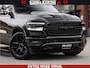 Dodge Ram RAM VOL | BLACK ON BLACK | LUCHTVERING | 5.7 V8 HEMI | PANODAK | ADAPTIVE CRUISE | 360 CAMERA | 22 INCH SPORT WIELEN | DUBELE CABINE | 5 PERSOONS |