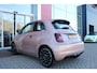 Fiat 500e LA PRIMA 118PK 42 kWh | PANORAMA DAK | ACHTERUITRIJ CAMERA | LEDEREN BEKLEDING | PARKEERSENSOREN VOOR + ACHTER | LED KOPLAMPEN | ADAPTIVE CRUISE CONTROL | NAVIGATIE | DODEHOEK DETECTIE | 17" LICHTMETALEN VELGEN | DRAADLOZE TELEFOONLADER | KEYLESS ENTRY/START |