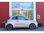 Fiat 500e LA PRIMA 118PK 42 kWh | PANORAMA DAK | ACHTERUITRIJ CAMERA | LEDEREN BEKLEDING | PARKEERSENSOREN VOOR + ACHTER | LED KOPLAMPEN | ADAPTIVE CRUISE CONTROL | NAVIGATIE | DODEHOEK DETECTIE | 17" LICHTMETALEN VELGEN | DRAADLOZE TELEFOONLADER | KEYLESS ENTRY/START |