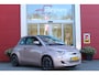 Fiat 500e LA PRIMA 118PK 42 kWh | PANORAMA DAK | ACHTERUITRIJ CAMERA | LEDEREN BEKLEDING | PARKEERSENSOREN VOOR + ACHTER | LED KOPLAMPEN | ADAPTIVE CRUISE CONTROL | NAVIGATIE | DODEHOEK DETECTIE | 17" LICHTMETALEN VELGEN | DRAADLOZE TELEFOONLADER | KEYLESS ENTRY/START |