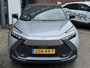 Toyota C-HR / C-HR+ 1.8 HYBRID 140 FIRST-EDITION BI-TONE 360° CAMERA EL-ACHTERKLEP KEYLESS PARK-SENSOREN 18'' LM-VELGEN BLIND SPOT LED APPLE/ANDROI CLIMA NAVI CAMERA NL-AUTO