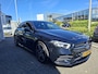Mercedes-Benz A-klasse 180 AMG Line / navigatie / camera / sfeerverlichting / keyless