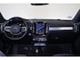 Volvo XC40 B3 Plus Black Edition - IntelliSafe Assist & Surround - 360º Camera - Harman/Kardon audio - Verwarmde voorstoelen & stuur - Parkeersensoren voor & achter - Elektr. bedienb. voorstoelen met geheugen links - Draadloze tel. lader - Extra getint glas - 20' LMV