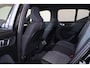 Volvo XC40 B3 Plus Black Edition - IntelliSafe Assist & Surround - 360º Camera - Harman/Kardon audio - Verwarmde voorstoelen & stuur - Parkeersensoren voor & achter - Elektr. bedienb. voorstoelen met geheugen links - Draadloze tel. lader - Extra getint glas - 20' LMV