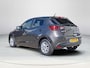 Mazda 2 1.5 Skyactiv-G TS | Airco | Telefoonvoorbereiding | Parkeersensoren achter | Cruise Control | Stoelverwarming | Lichtmetalen velgen | 12 Maanden BOVAG |