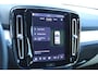 Volvo XC40 B4 Plus Dark | Harman/Kardon Audio | Achteruitrijcamera | Google Services | Stoelverwarming | Stuurwielverwarming | Apple Carplay | Android Auto | Keyless entry | Bestuurdersstoel met geheugenfunctie |
