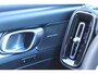 Volvo XC40 B4 Plus Dark | Harman/Kardon Audio | Achteruitrijcamera | Google Services | Stoelverwarming | Stuurwielverwarming | Apple Carplay | Android Auto | Keyless entry | Bestuurdersstoel met geheugenfunctie |