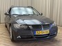 BMW 3-Serie Touring 325i Dynamic Executive Org.NL! / Uitklapbare Trekhaak / 1/2 Leder / Xenon / Cruise / ECC Clima / 18'' LMV