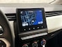 Renault Clio 1.0 TCe 90 Evolution (APPLE CARPLAY, GROOT NAVI, PARKEERSENSOREN, LM VELGEN, SPORTSTOELEN, CRUISE, NIEUWE APK, NIEUWSTAAT)