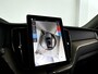 Volvo XC60 T6 Plug-in hybrid AWD Ultra Dark | SOH 100% | Panoramadak | 360° camera | Luchtvering | Harman Kardon | Head-up Display | Stoel- en Stuurverwarming | Trekhaak