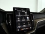 Volvo XC60 T6 Plug-in hybrid AWD Ultra Dark | SOH 100% | Panoramadak | 360° camera | Luchtvering | Harman Kardon | Head-up Display | Stoel- en Stuurverwarming | Trekhaak