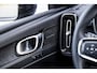 Volvo EX40 Single Motor Extended Range Plus 82 kWh | Europa | Black Edition | Harman/Kardon | Power Seats | BLIS | Adaptive Cruise Control | Stoelverwarming voor & achter | Stuurverwarming | Warmtepomp | Getint Glas |