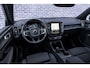 Volvo EX40 Single Motor Extended Range Plus 82 kWh | Europa | Black Edition | Harman/Kardon | Power Seats | BLIS | Adaptive Cruise Control | Stoelverwarming voor & achter | Stuurverwarming | Warmtepomp | Getint Glas |