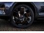 Volvo EX40 Single Motor Extended Range Plus 82 kWh | Europa | Black Edition | Harman/Kardon | Power Seats | BLIS | Adaptive Cruise Control | Stoelverwarming voor & achter | Stuurverwarming | Warmtepomp | Getint Glas |