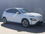 Hyundai Kona Electric EV Comfort Smart 39 kWh / SOH 100% / Fabrieksgarantie tot 02-2027 / Dealer onderhouden / 8 Jaar Batterij Garantie / Warmtepomp / LM 17" & All Season banden / Camera / Apple Carplay & Android Auto / CCS Snelladen /