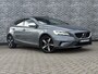 Volvo V40 1.5 T3 Polar+ Sport | Panoramadak | Navigatie | DAB | Achteruitrijcamera | Lichtmetalen Velgen 17 inch | LED Koplampen | Stoelverwarming | Bluetooth | Parkeersensoren