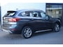 BMW X1 xDrive20i High Executive / Panorama / Sportstoelen