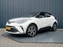 Toyota C-HR / C-HR+ 2.0 Hybrid Bi-Tone | Dodehoek sensoren | Stuur&Stoel verw. | Parkeersensoren | Prijs Rijklaar!!