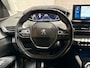 Peugeot 5008 1.2 PureTech Allure 7 Persoons (APPLE CARPLAY, GROOT NAVI, LEDER, 360 CAMERA, STOELVERWARMING, SPORTSTOELEN, KEYLESS, GETINT GLAS, NIEUWSTAAT)