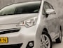Toyota Verso-S 1.3 VVT-i Dynamic Automaat (PANORAMADAK, NAVIGATIE, CAMERA, SPORTSTOELEN, CRUISE, LM VELGEN, NIEUWE APK, NIEUWSTAAT)