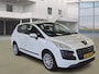 Peugeot 3008 1.6 HDiF Active AIRCO CRUISE TREKHAAK 2 X SLEUTELS