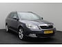 Skoda Octavia Combi 1.8 TSI Laurin & Klement 2011 | Schuif Kantel Dak | Elektrische Memory Stoelen | Stuurwiel Bediening | Cruise Control | Trekhaak | Navigatie | Boekjes | 2 Sleutels | Lichtmetalen Velgen