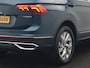 Volkswagen Tiguan 1.4 TSI eHybrid Elegance PHEV 245pk Dealer O.H. | Trekhaak Af Fabriek | Adaptive Cruise | IQ Light | Camera | Lederen Comfortzetels Memory & Verwarmd | Sfeerverlichting | Apple Carplay | Stuur Verwarmd | Navigatie | DAB | Plug In Hybrid |